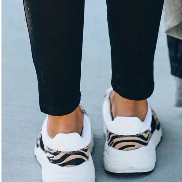 maevys leopard running sneaker